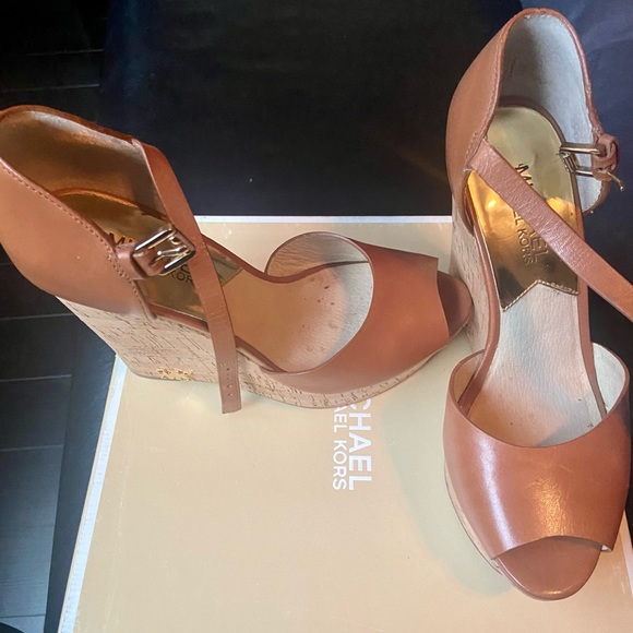 Michael Kors Platform Leather Wedge Sandals -Size 5.5 - Picture 2 of 9